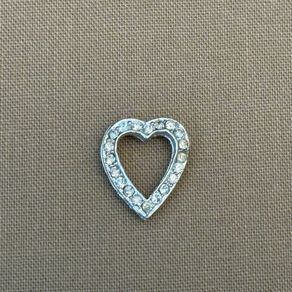 Gorgeous Vintage Rhinestone Heart Pendant w Sparkly Rhinestones Silver Tone